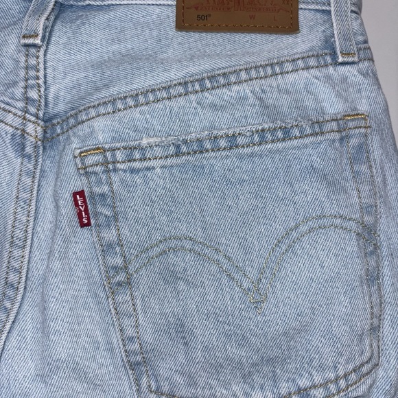 Levi's Premium 501 Distressed Button Fly Denim Shorts Light Wash W25 - Picture 8 of 13